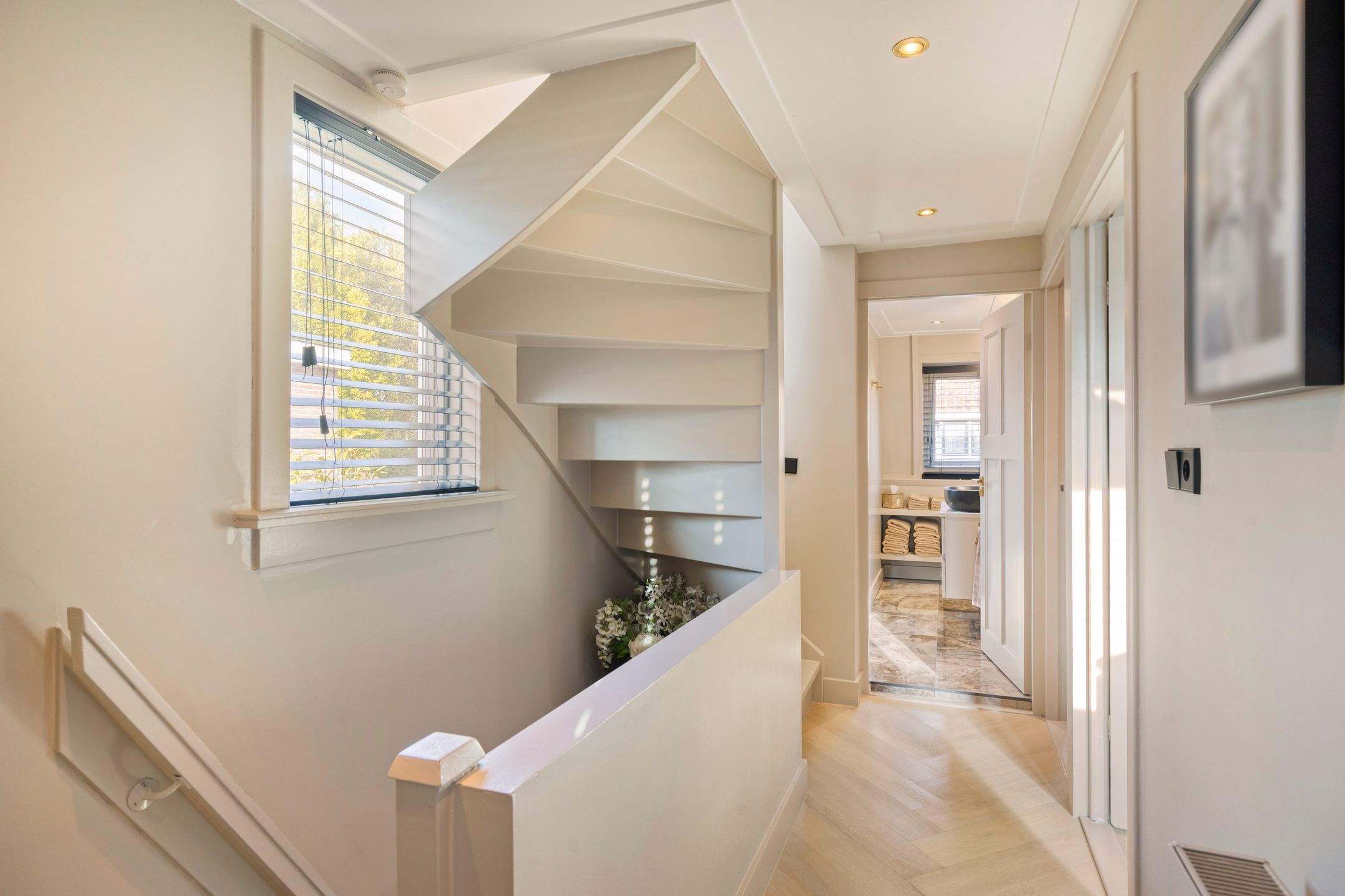 Photo 18 of Burgemeester Strick van Linschotenstraat 47