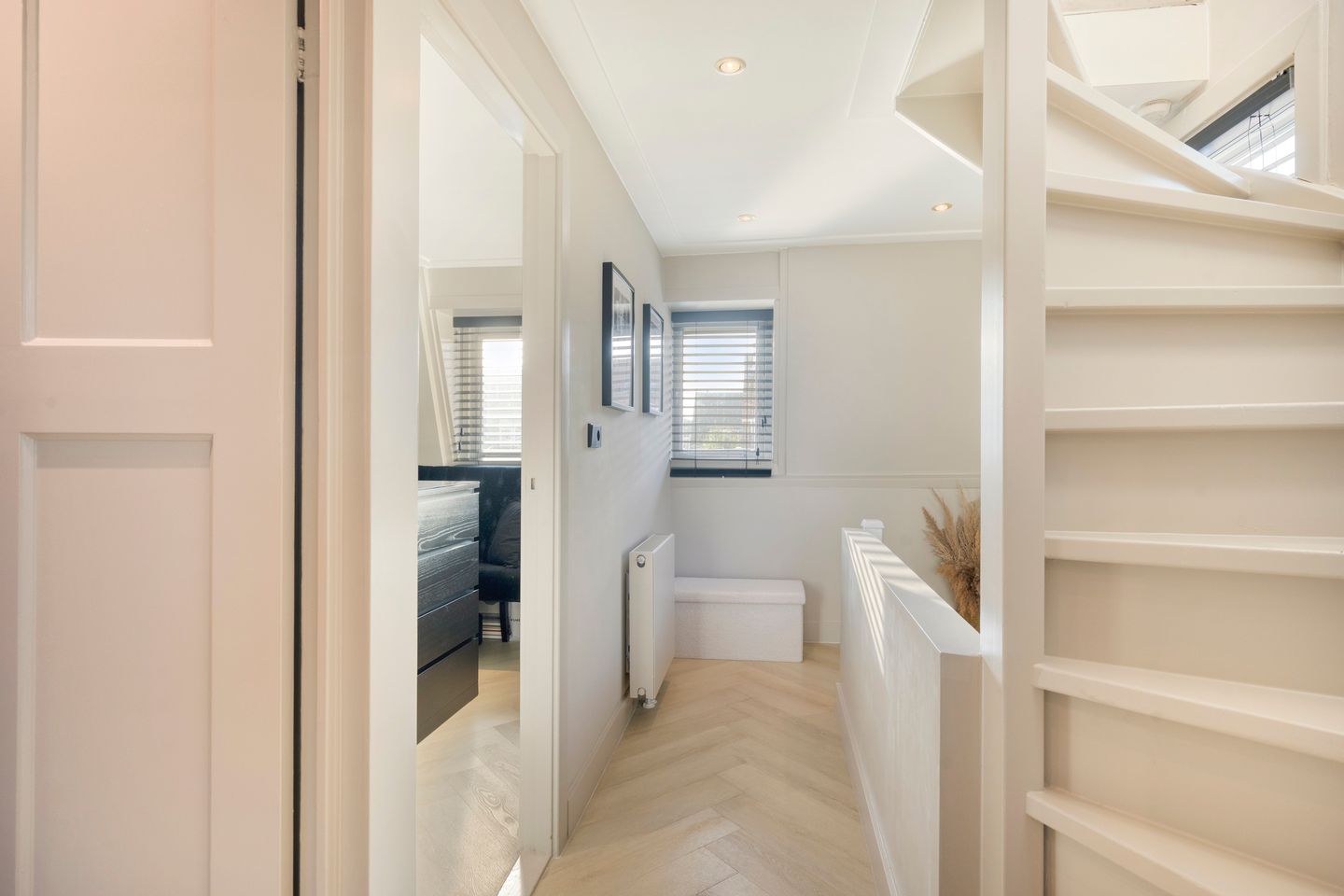 Photo 19 of Burgemeester Strick van Linschotenstraat 47