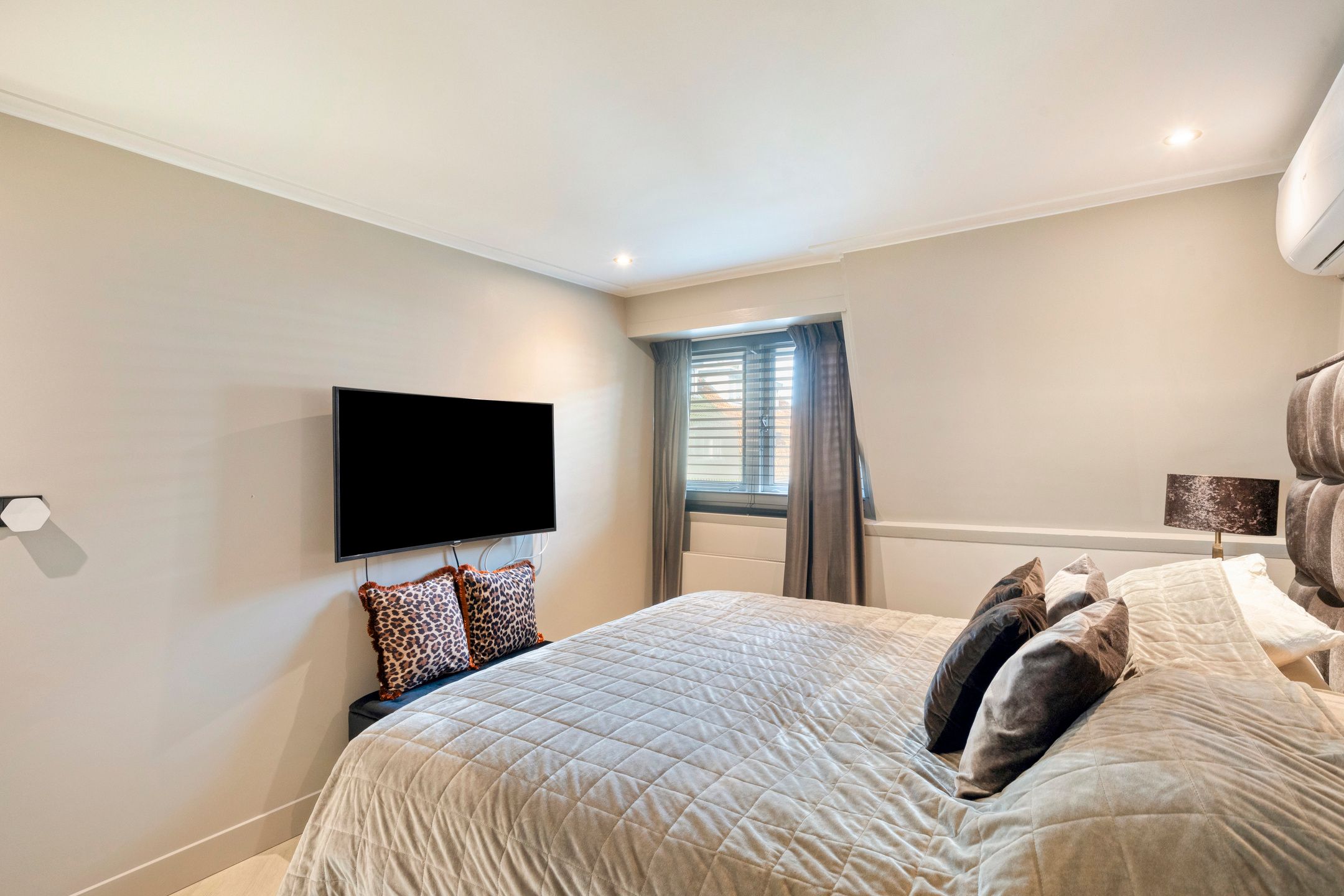 Photo 21 of Burgemeester Strick van Linschotenstraat 47