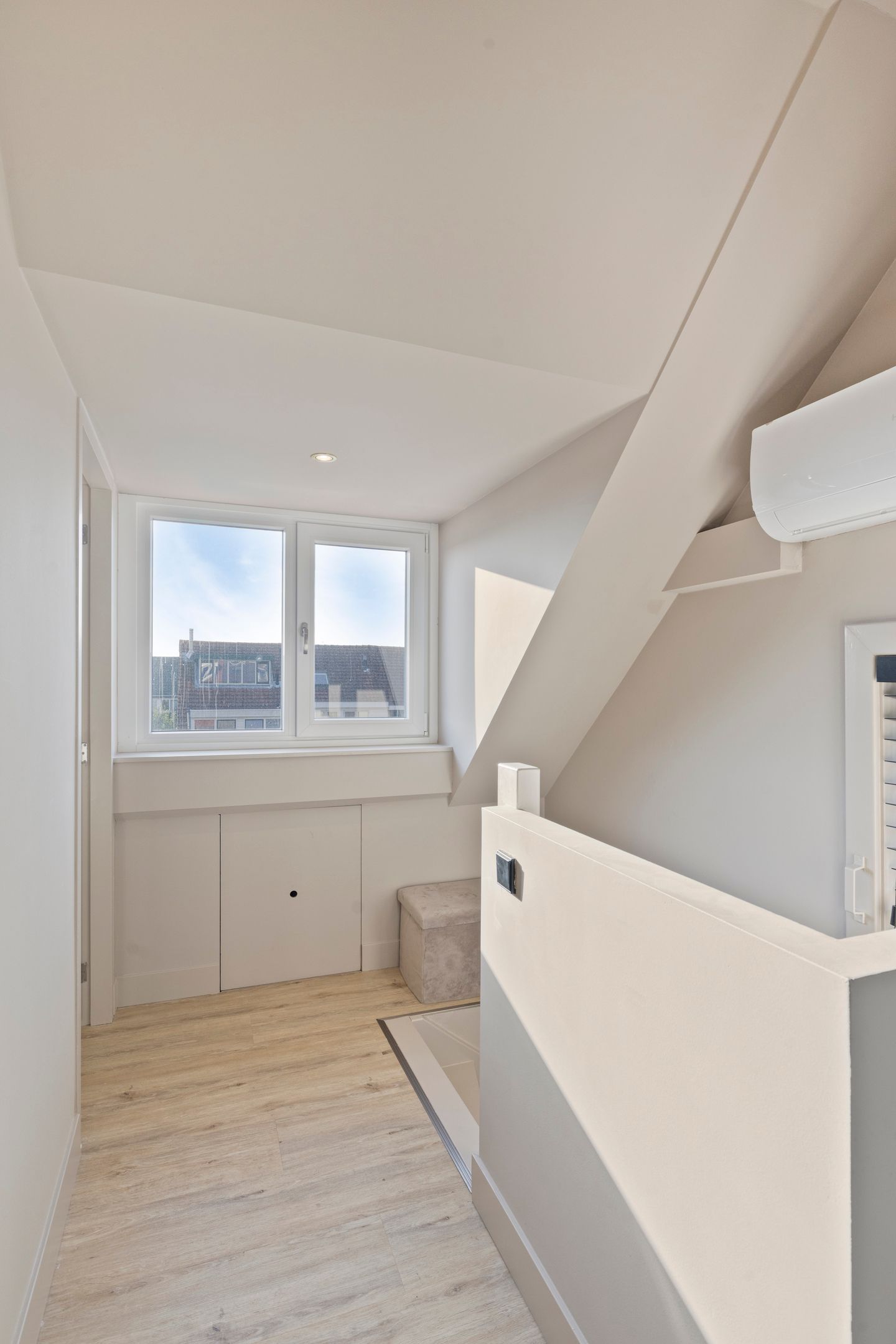 Photo 27 of Burgemeester Strick van Linschotenstraat 47