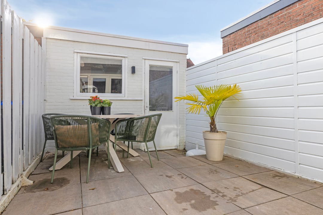 Photo 31 of Burgemeester Strick van Linschotenstraat 47