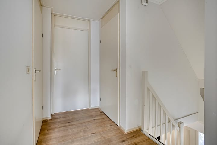 Photo 19 of Vanghout 21