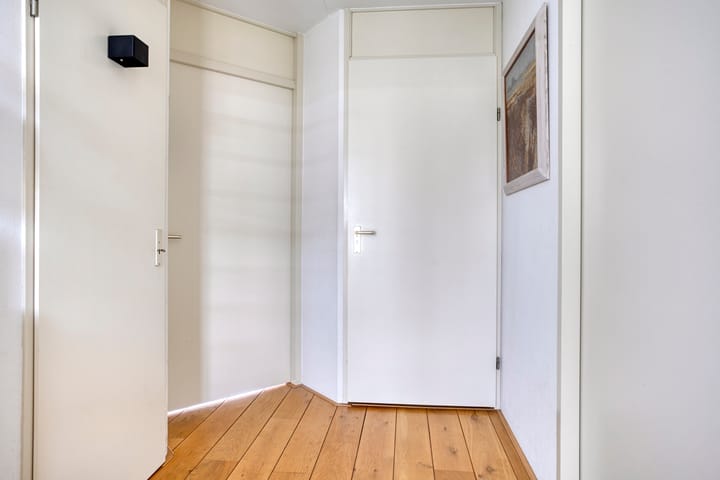 Photo 27 of Vanghout 21