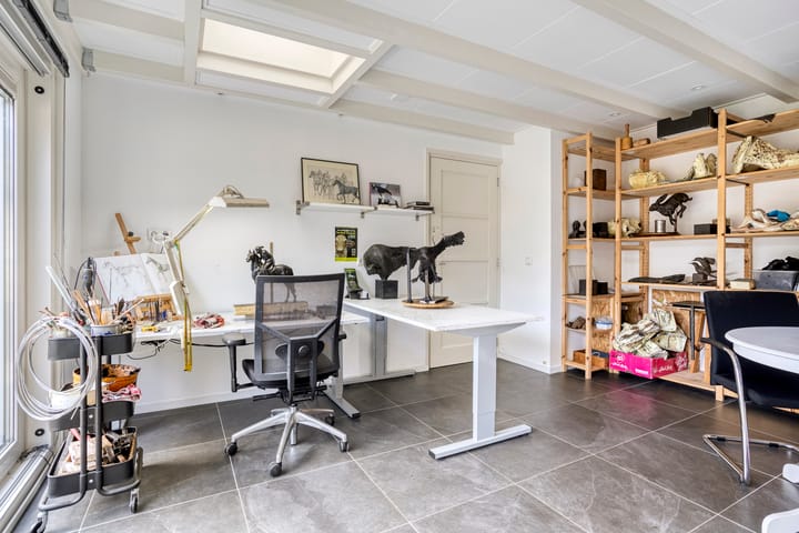 Photo 32 of Vanghout 21