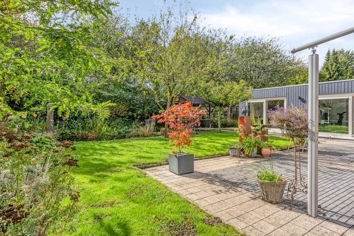 Photo 38 of Vanghout 21