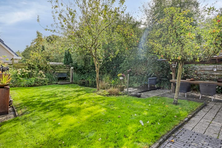 Photo 41 of Vanghout 21