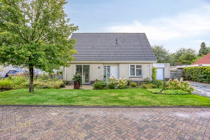 Photo 52 of Vanghout 21