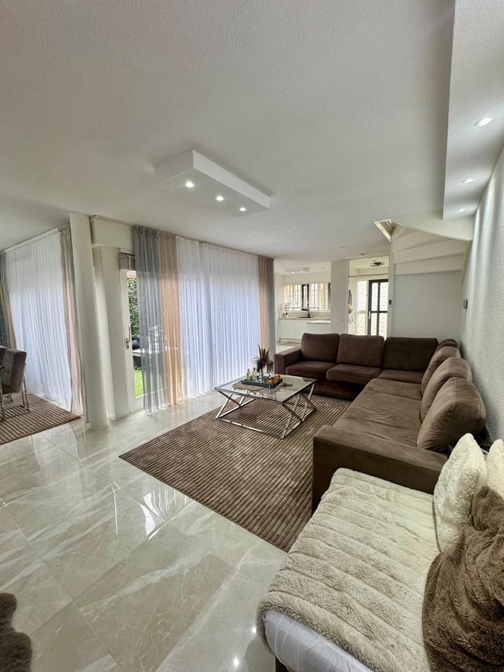 Photo 3 of Valeriusstraat 1-H