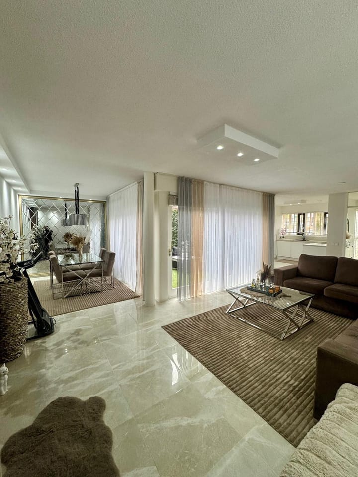 Photo 2 of Valeriusstraat 1-H