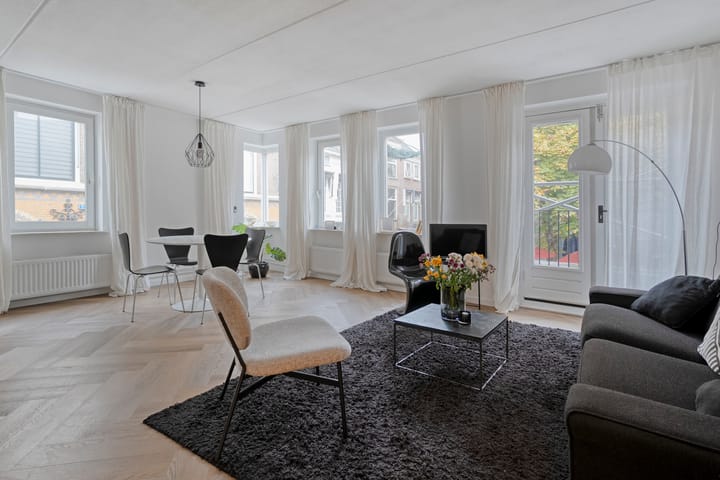 Photo 10 of Bloemendalstraat 1