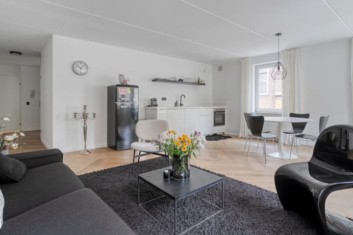 Photo 12 of Bloemendalstraat 1