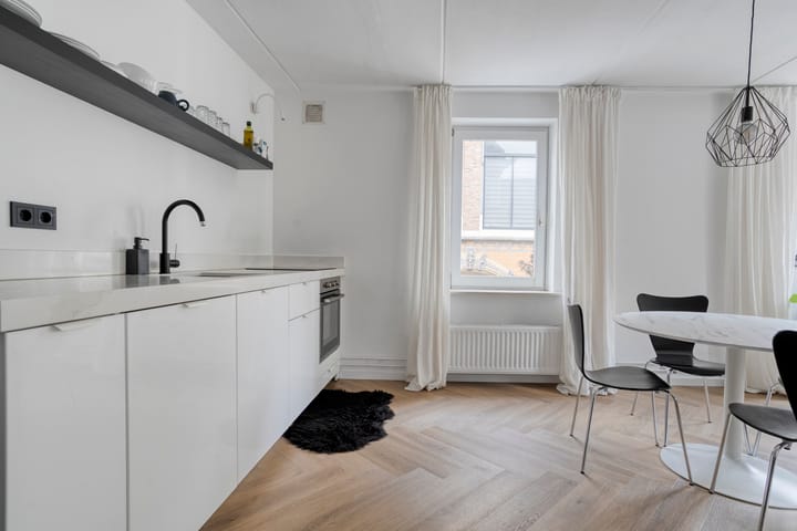 Photo 14 of Bloemendalstraat 1