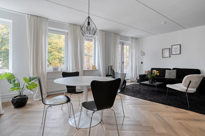 Photo 15 of Bloemendalstraat 1