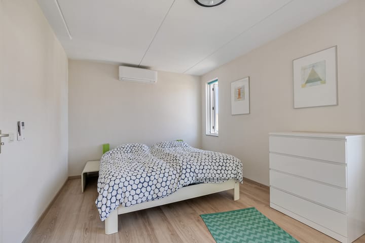 Photo 22 of Capella 7