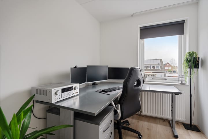 Photo 21 of Tijmstraat 43