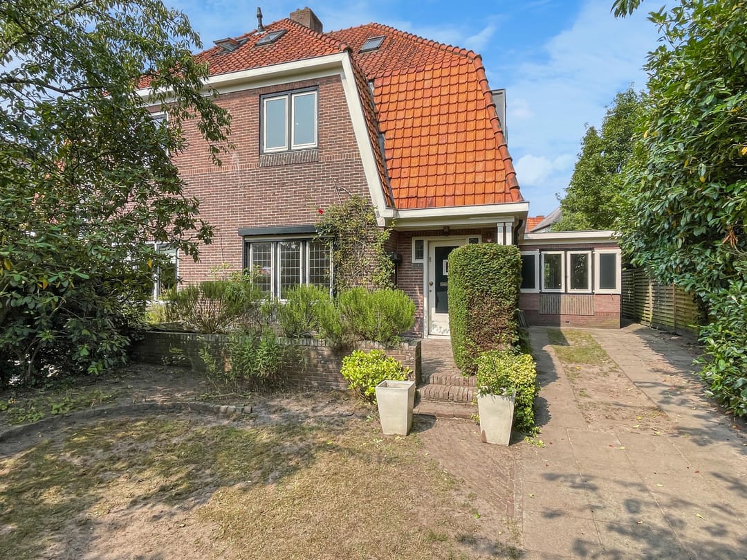 Twee-onder-een-kap aan Eemnesserweg 14, Blaricum