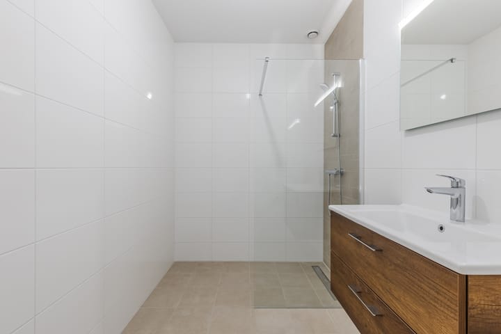 Photo 5 of Mahoniehout 441