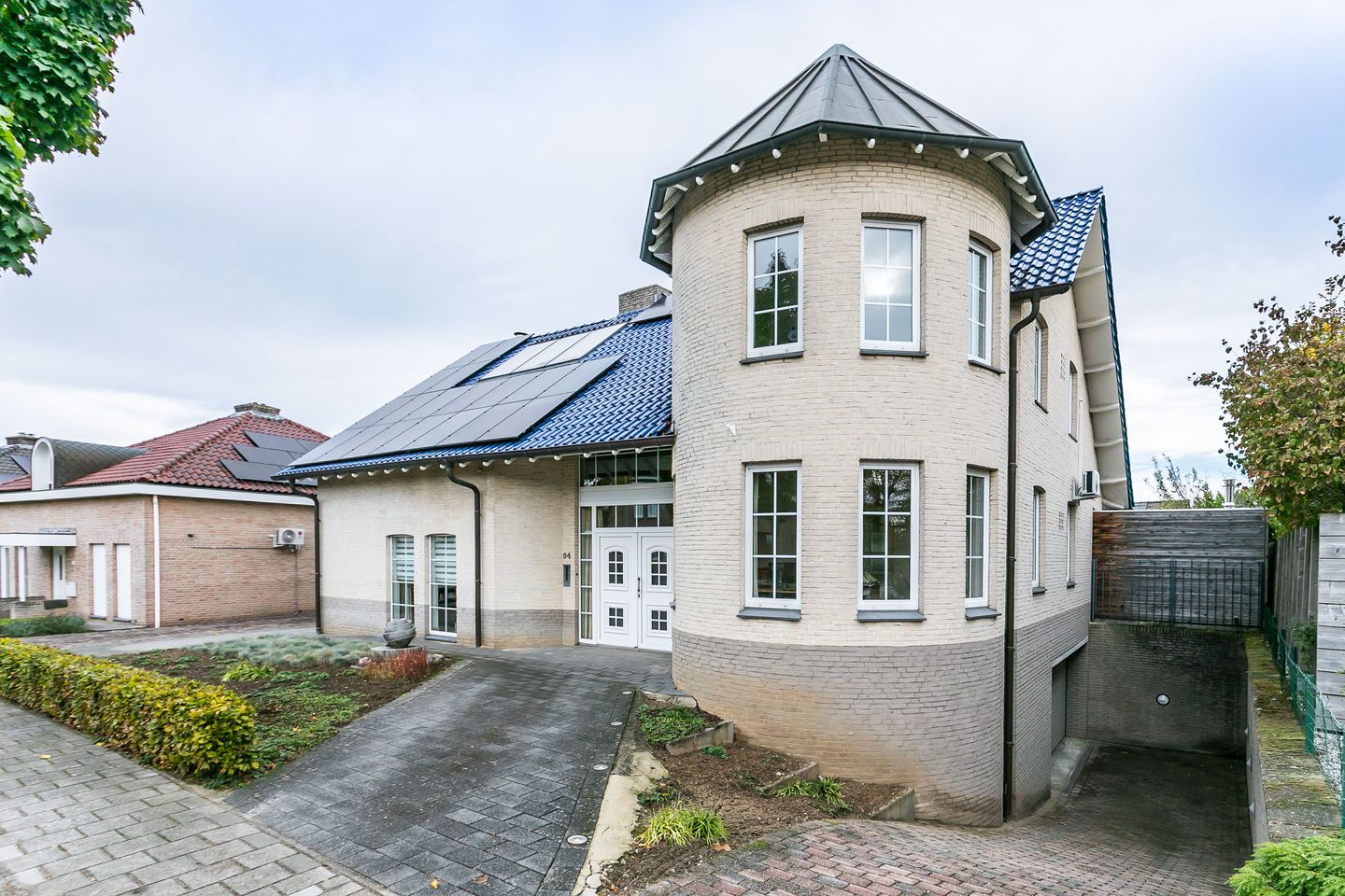 437.jpg?options=width=1440