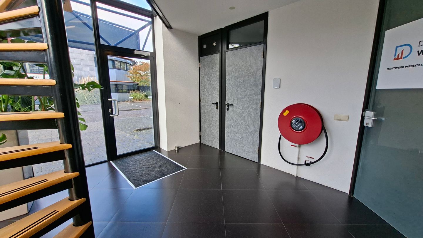 View photo 3 of Randstad 22 145