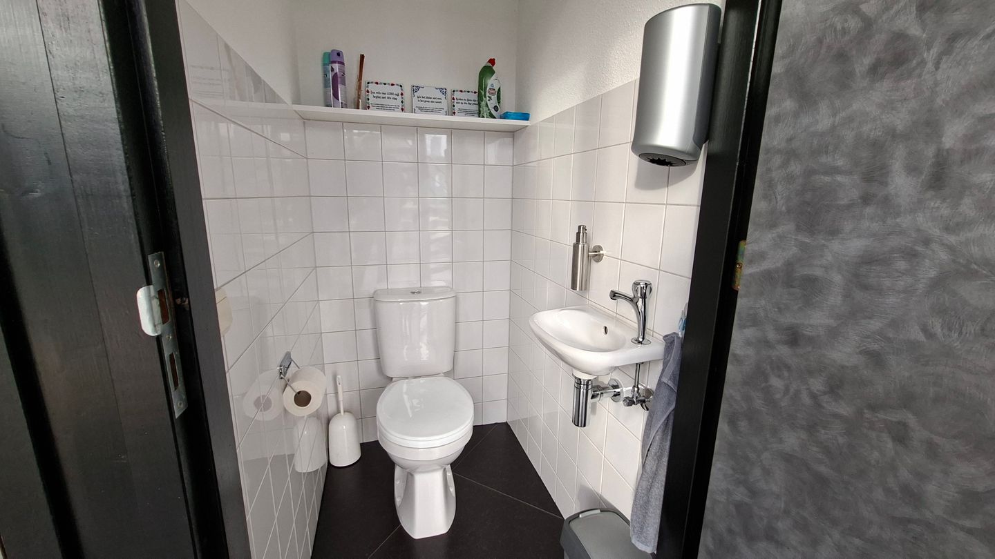 View photo 4 of Randstad 22 145