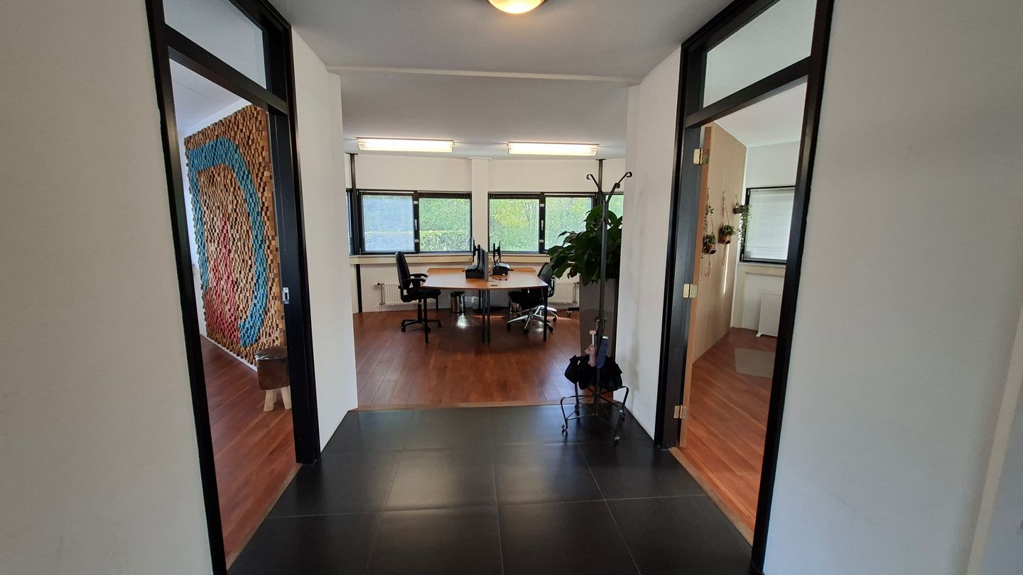 View photo 5 of Randstad 22 145