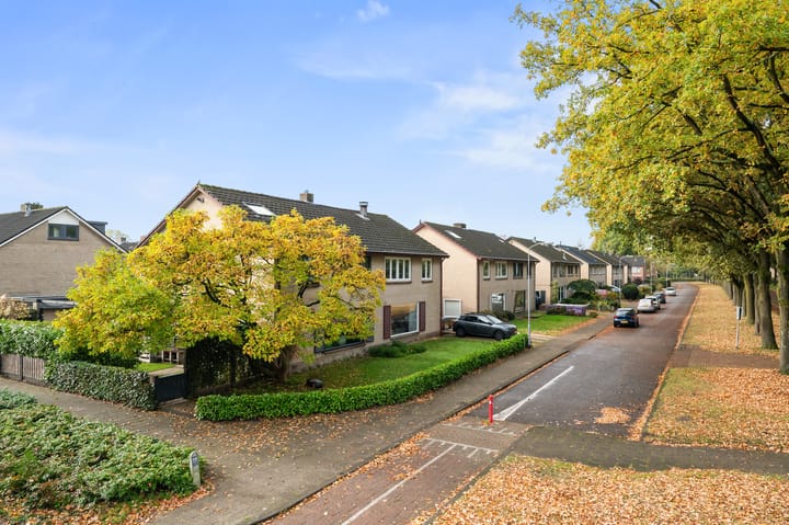 Foto 36 van Maarten Tromplaan 57