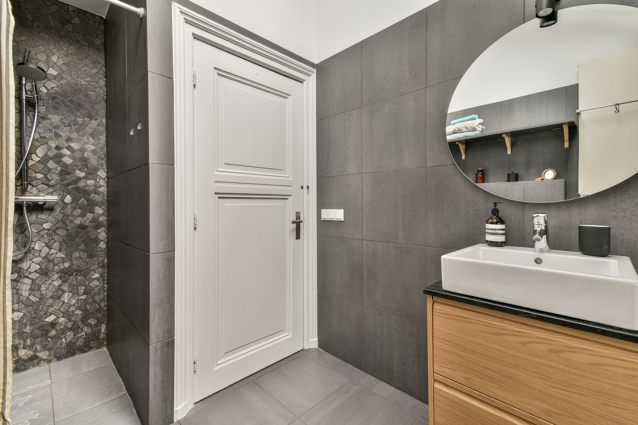 Photo 21 of Eerste Emmastraat 12