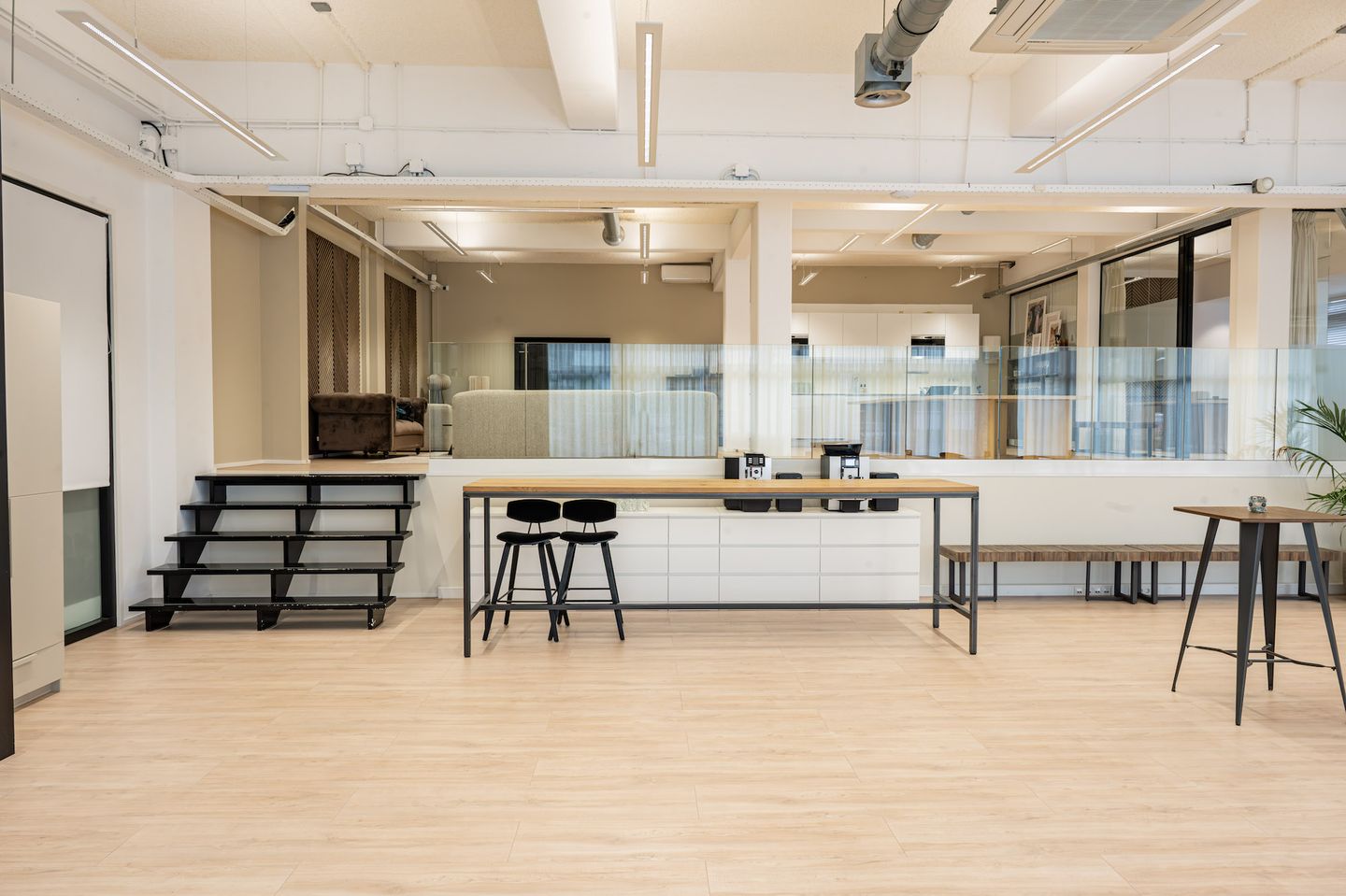 View photo 4 of Schipluidenlaan 4