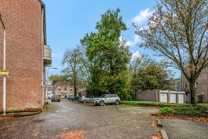 Photo 8 of Meijer van Leeuwenstraat 40