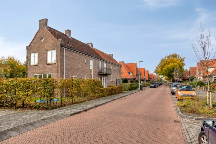 Photo 51 of Canadalaan 52