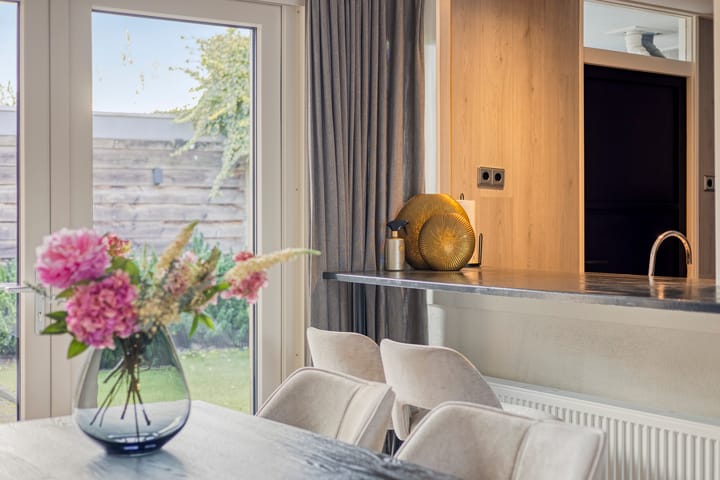 Photo 8 of Rozenstraat 32