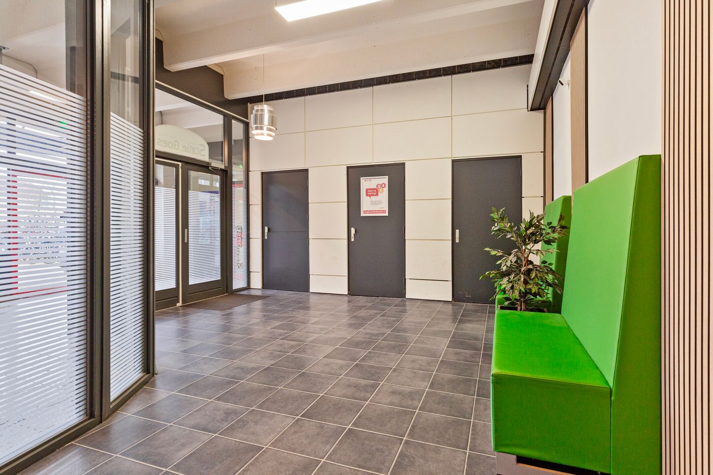 View photo 5 of Stationsplein 9