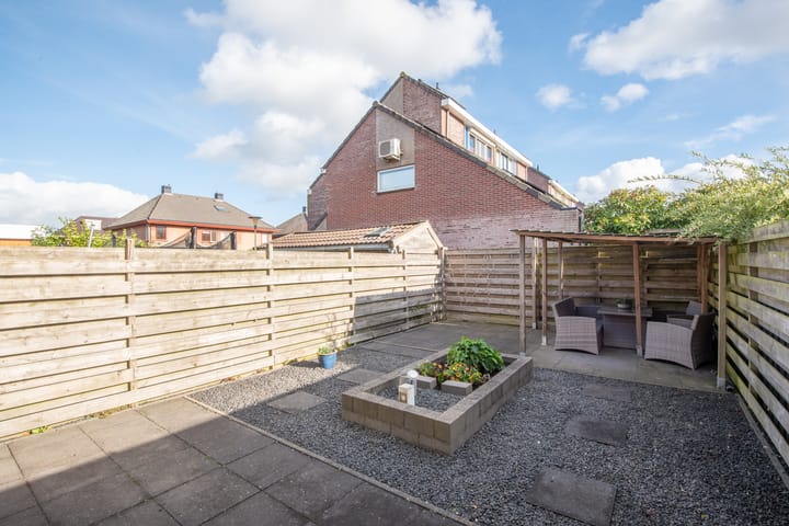 Photo 4 of Oester 38