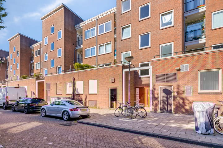 Photo 7 of Hendrik de Bruynstraat 8-1