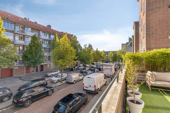 Photo 35 of Hendrik de Bruynstraat 8-1