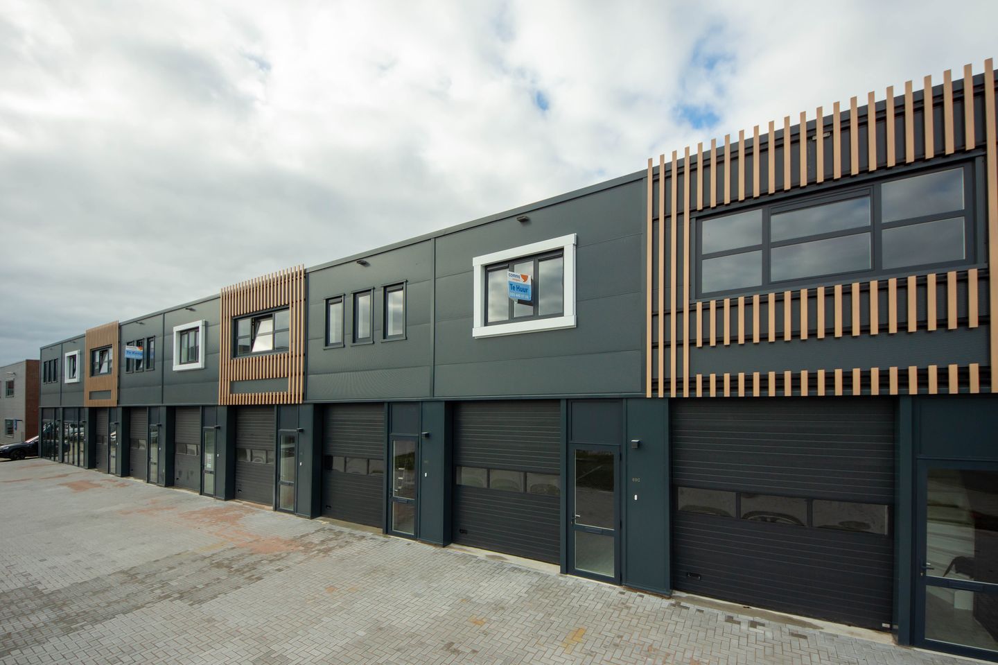 View photo 2 of De Stuwdam 69-B