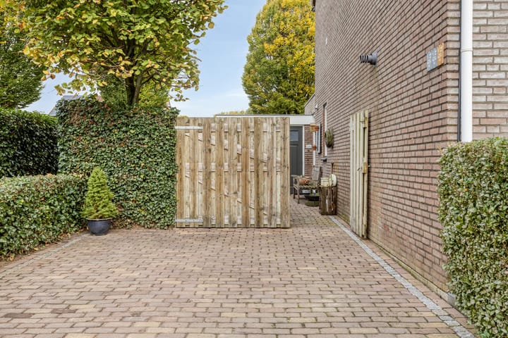 Photo 34 of Biesbongerd 24