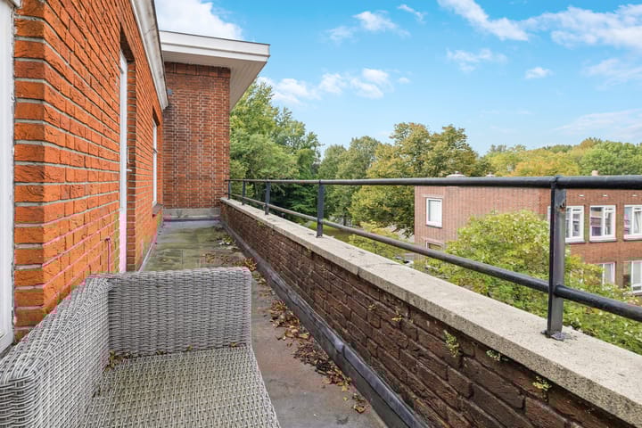 Foto 23 van Cleyburchstraat 52-B02