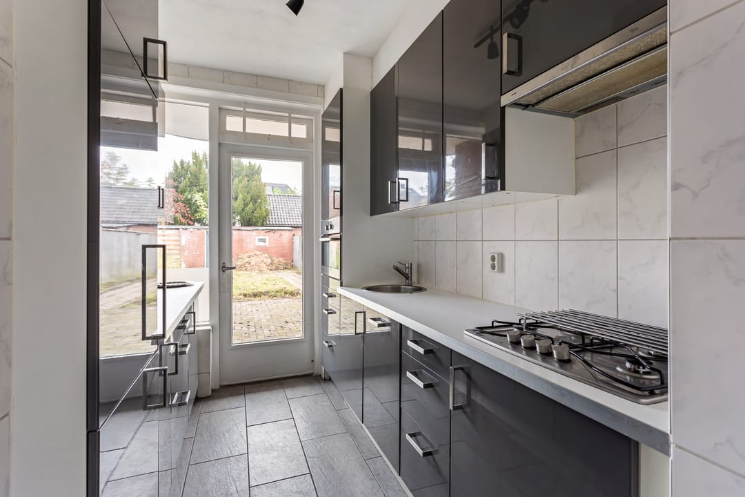 Photo 8 of J.H.W. Robersstraat 34