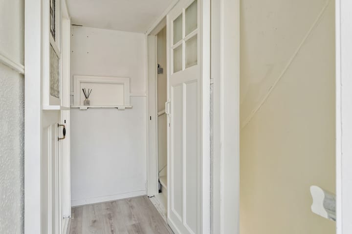 Photo 6 of Riouwstraat 1