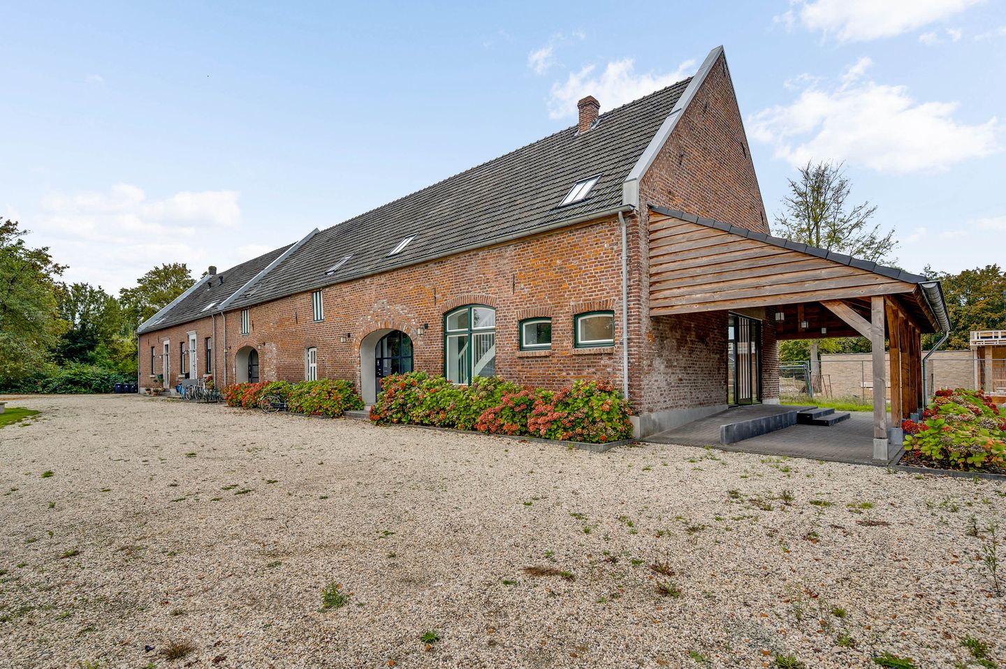 View photo 2 of Beeckerhof 8-E