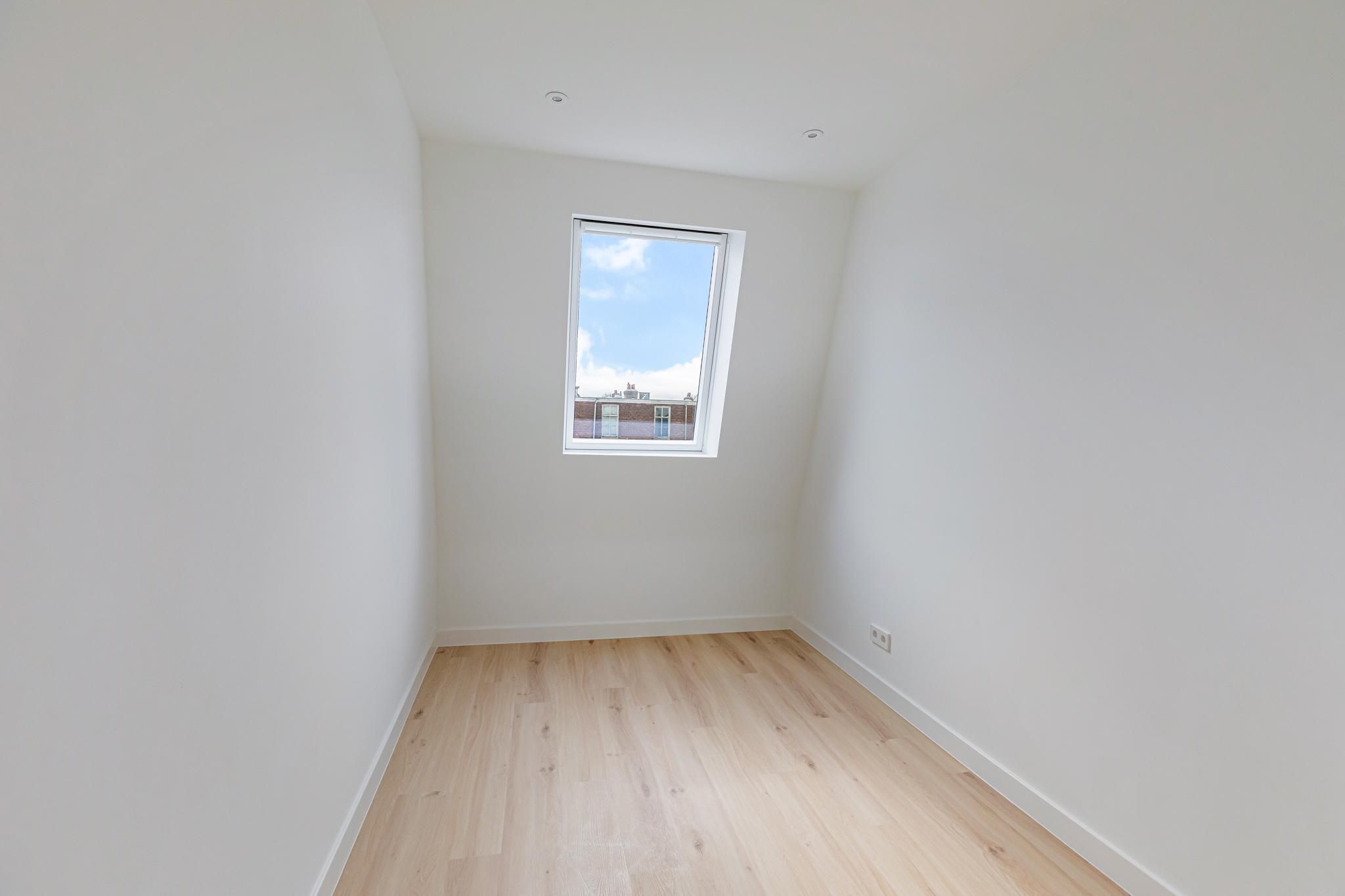 Photo 21 of Eerste Helmersstraat 215-E