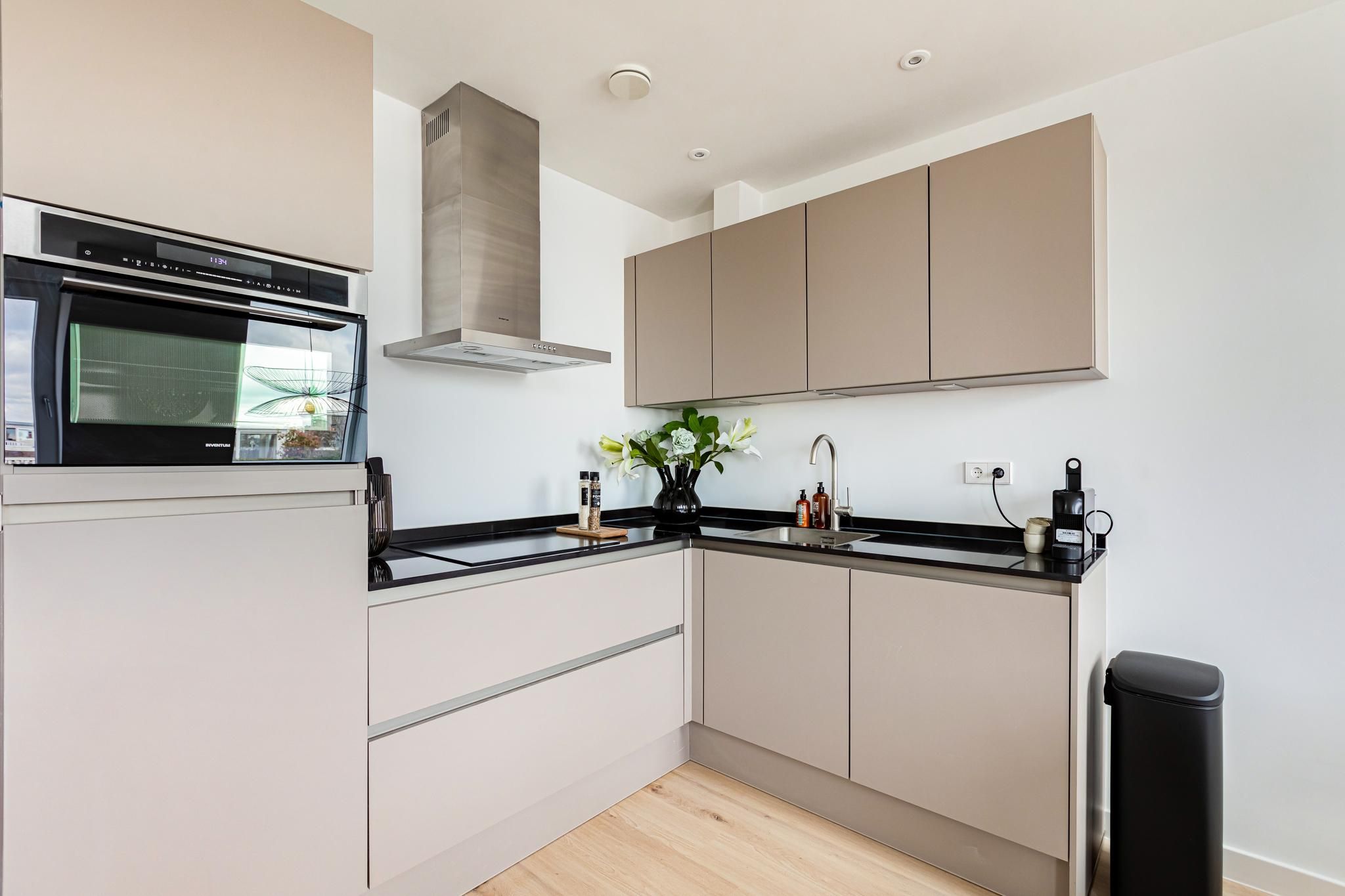 Photo 9 of Eerste Helmersstraat 215-E