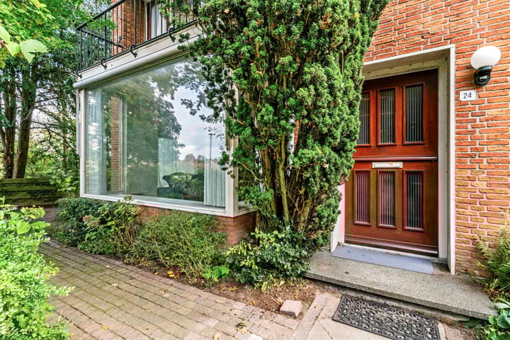Photo 6 of Bernhardstraat 24