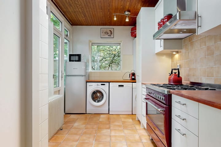 Photo 10 of Bernhardstraat 24