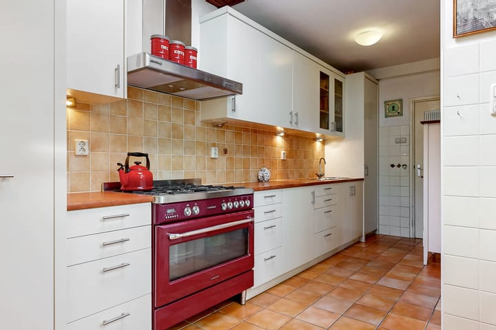 Photo 11 of Bernhardstraat 24