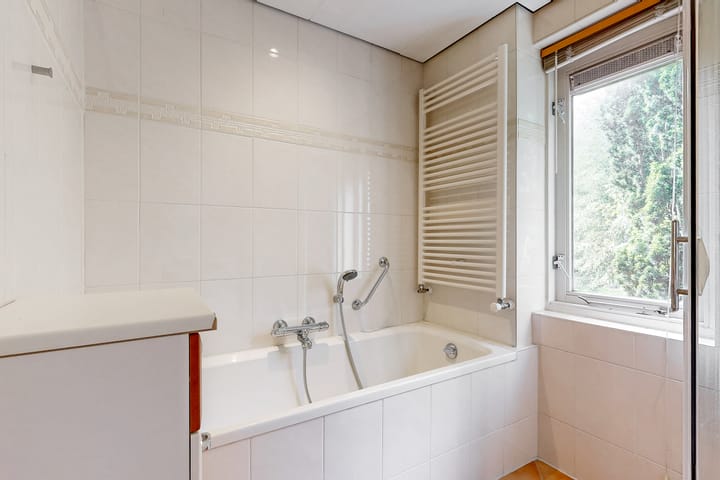 Photo 21 of Bernhardstraat 24