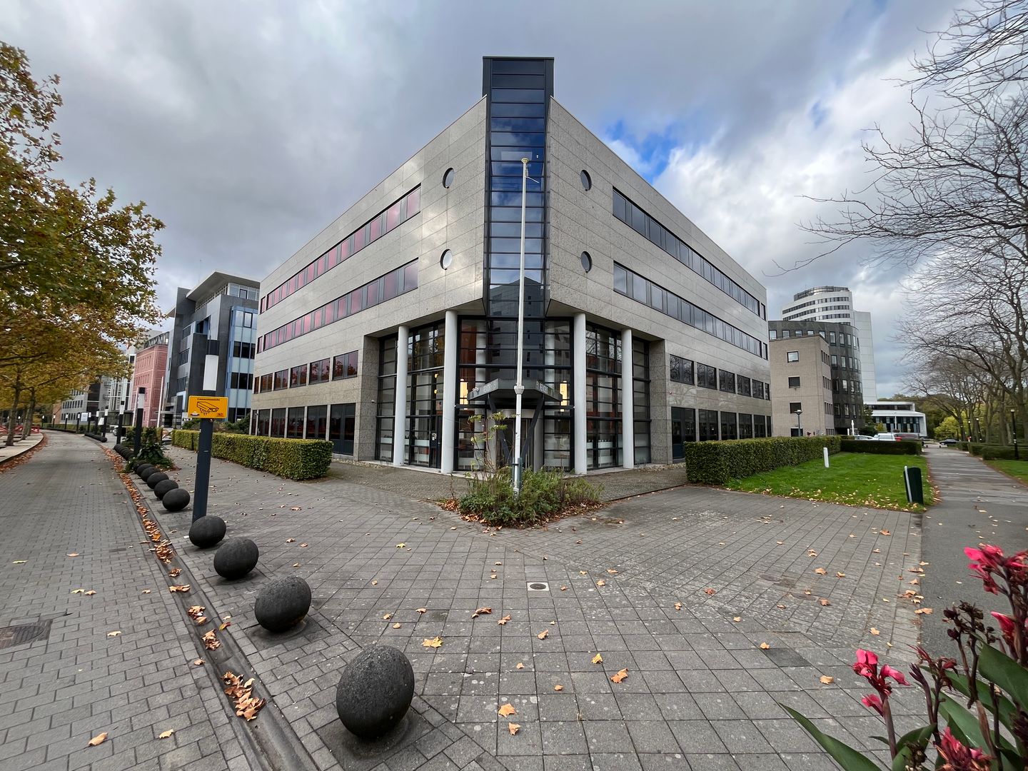 Bekijk foto 1 van Varrolaan 51