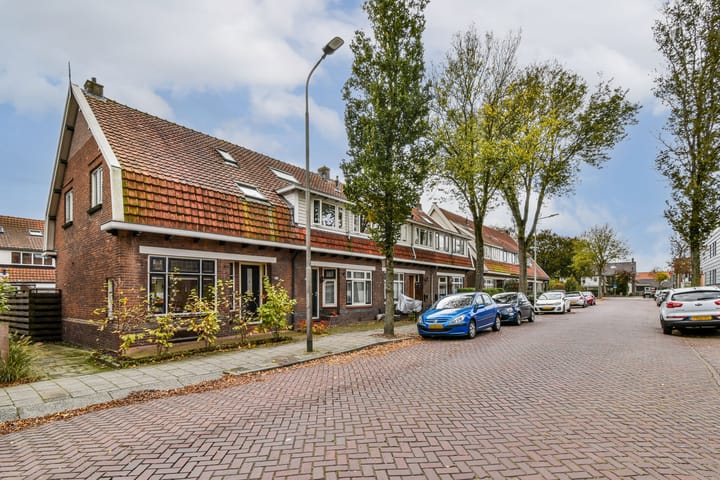 Adelborst van Leeuwenlaan 16