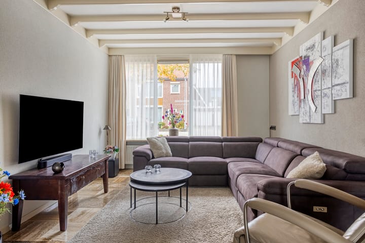 Photo 11 of Bernhardstraat 24